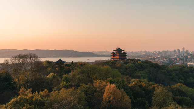 杭州吴山城隍阁黄昏夜景