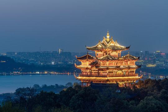 杭州吴山城隍阁黄昏夜景