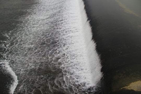 山溪流水