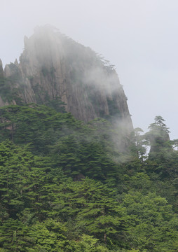 黄山飞来石