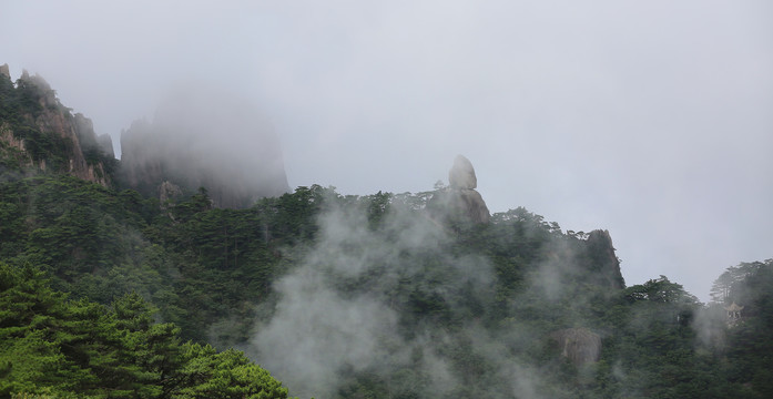 黄山飞来石