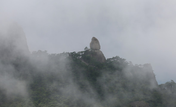 黄山飞来石