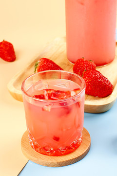 冰镇草莓饮料