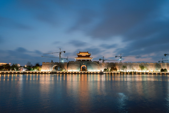 苏州相门古城墙黄昏夜景