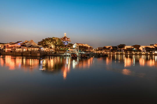 苏州山塘街黄昏夜景