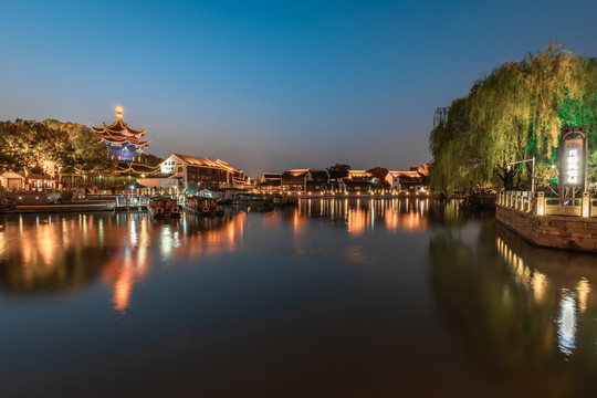 苏州山塘街黄昏夜景