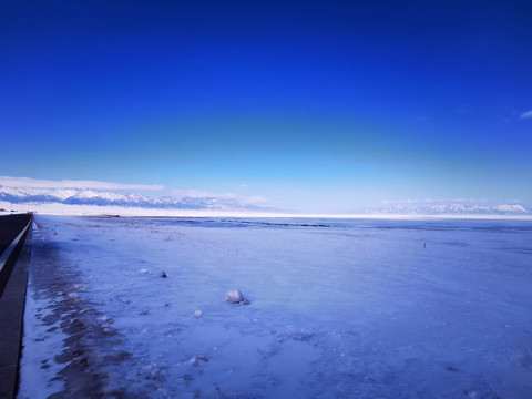 赛里木湖冬景