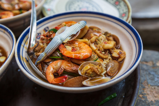 广东湛江特色美食海鲜捞粉特写