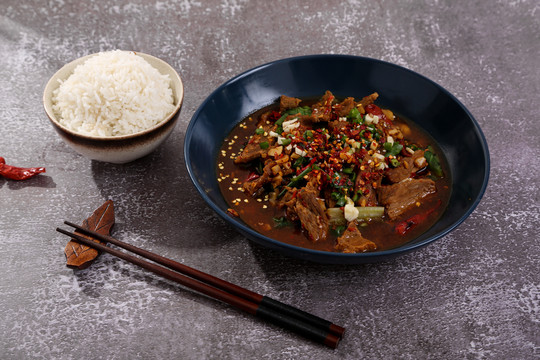 水煮牛肉肉片米饭套餐