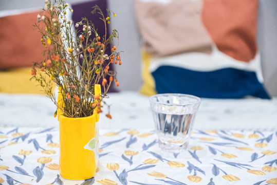 桌布与花瓶背景