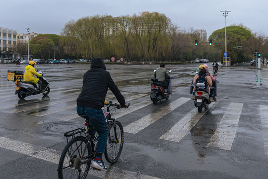 雨中街道