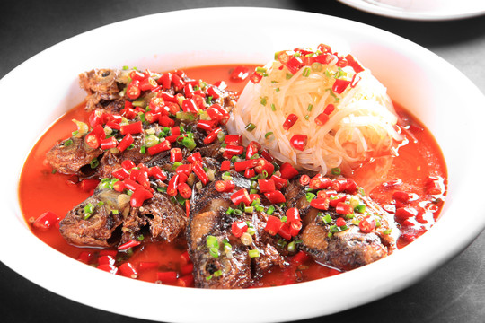 蘿卜絲鯽魚