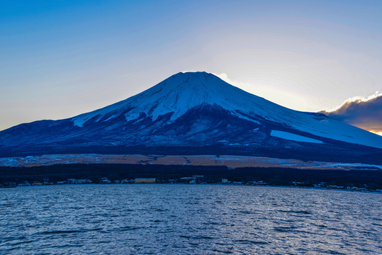 田贯湖