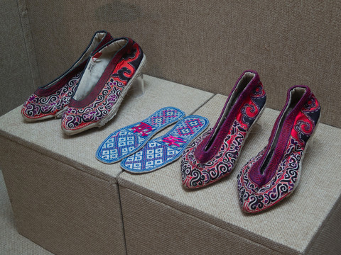 中国中西部水族布鞋和鞋垫