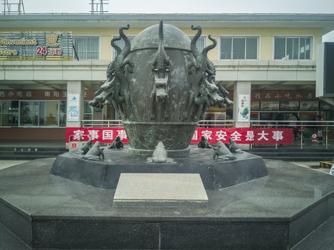 地震仪雕塑