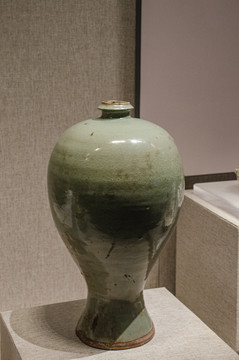 河南博物院藏品青釉瓷梅瓶
