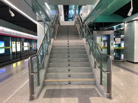 车站楼梯台阶