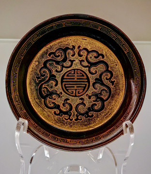 清中期描金彩漆团寿龙纹圆盘