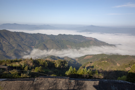 山峰云雾