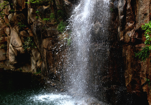 瀑布流水