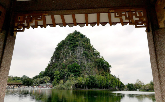 肇庆星湖天柱岩