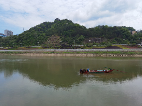 河面小船