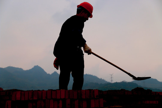 工地建筑工人男人铁铲