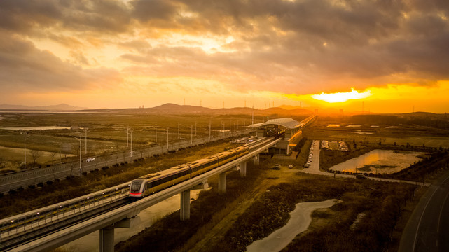 夕阳火车