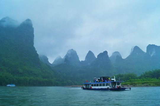 烟雨漓江风光