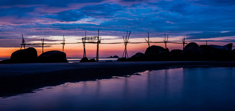 海边天空日出阳光夕阳海水倒影