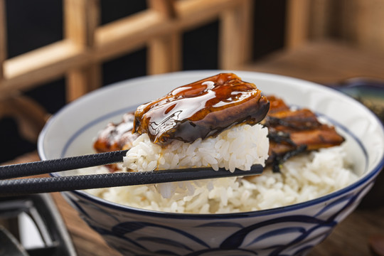 鳗鱼饭