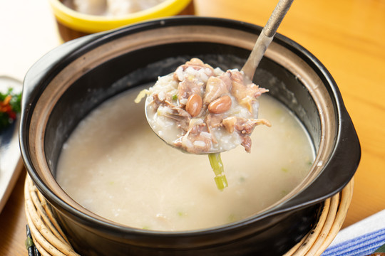 砂锅土鸡粥