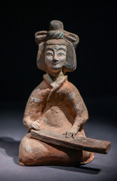 古代彩绘陶女乐俑