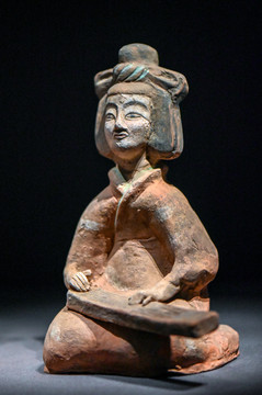 古代彩绘陶女乐俑