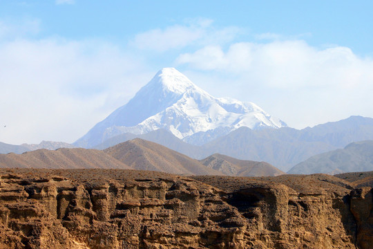 天山主峰托木尔峰