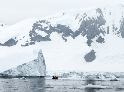 南极冰山风景图