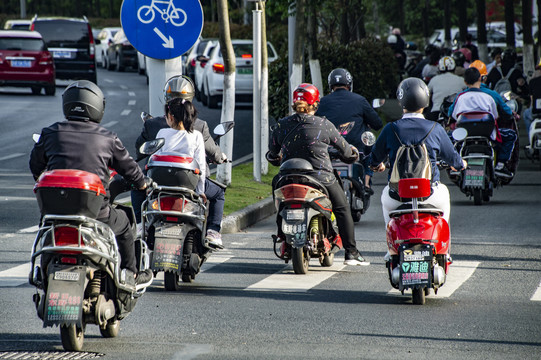 电瓶车