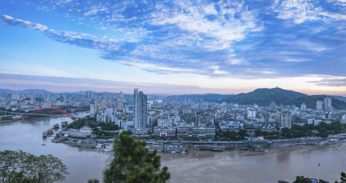 宜宾蜿蜒岷江与城市景观