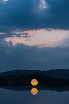 湖光山色夜景