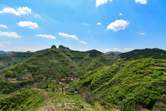 山乡景色美如画