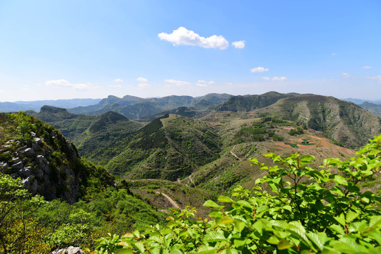 山乡景色美如画