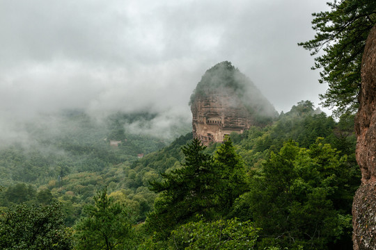 麦积烟雨