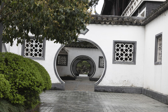桂林公园中式圆形门洞