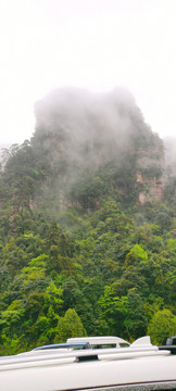 张家界山峰云雾