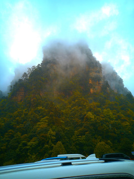 张家界山峰云雾