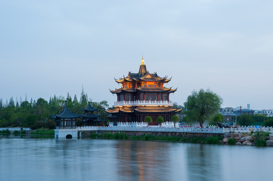 古运河瓜洲彤云阁夜景