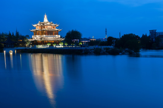 瓜洲古渡彤云阁夜景