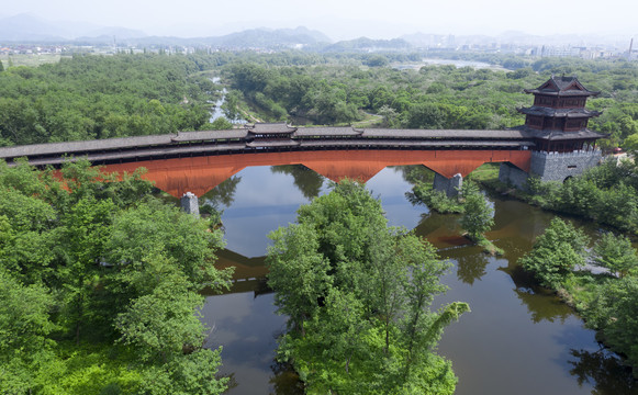 风雨廊桥