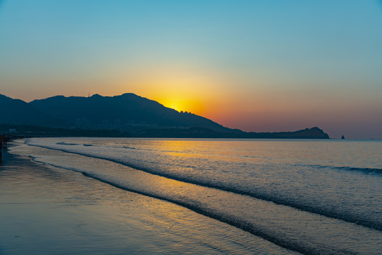 青岛大海日出