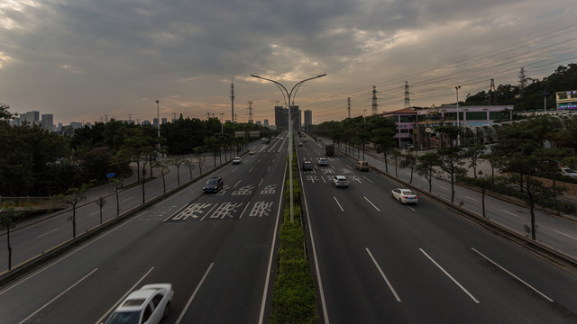 马路车流